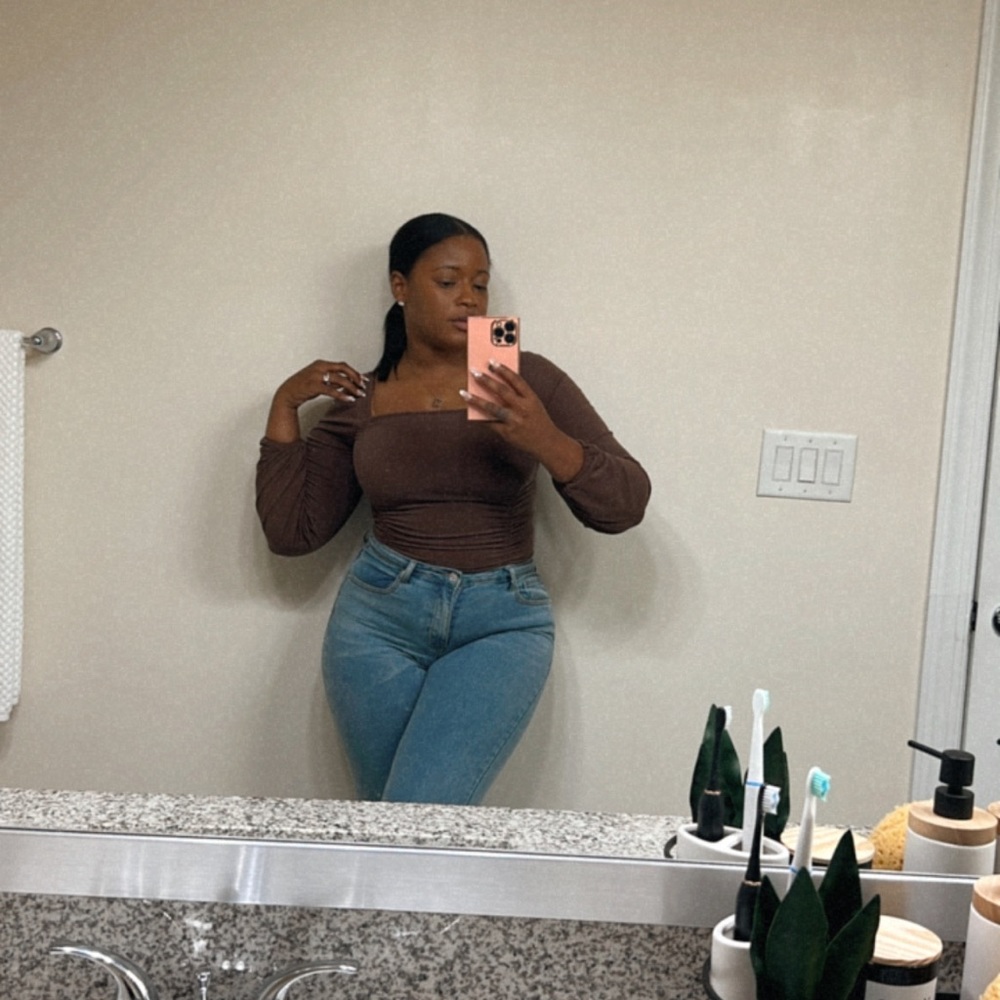 Meet your Posher, Yvette